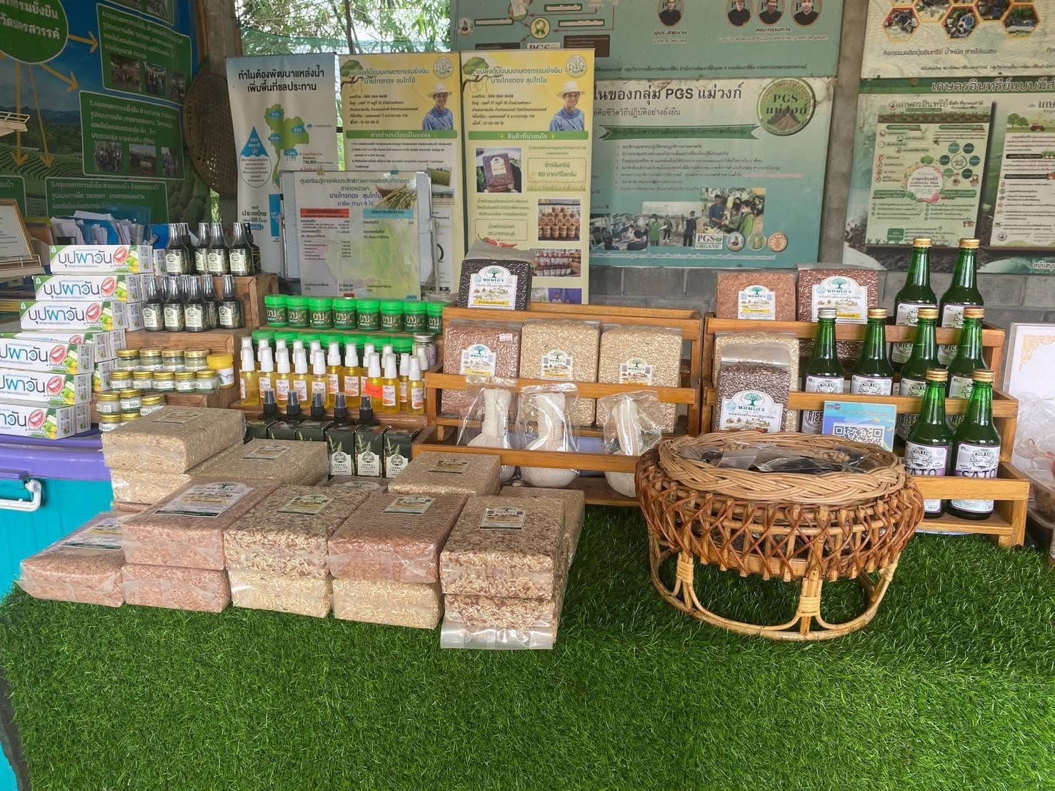 title - มูลนิธิฯให้ทุนซื้อเครื่องซีลข้าวสูญญากาศ ปลูกข้าวพันธุ์หอมสุรินทร์,กข 43 ,ไรซ์เบอร์รี่ดำและแดง